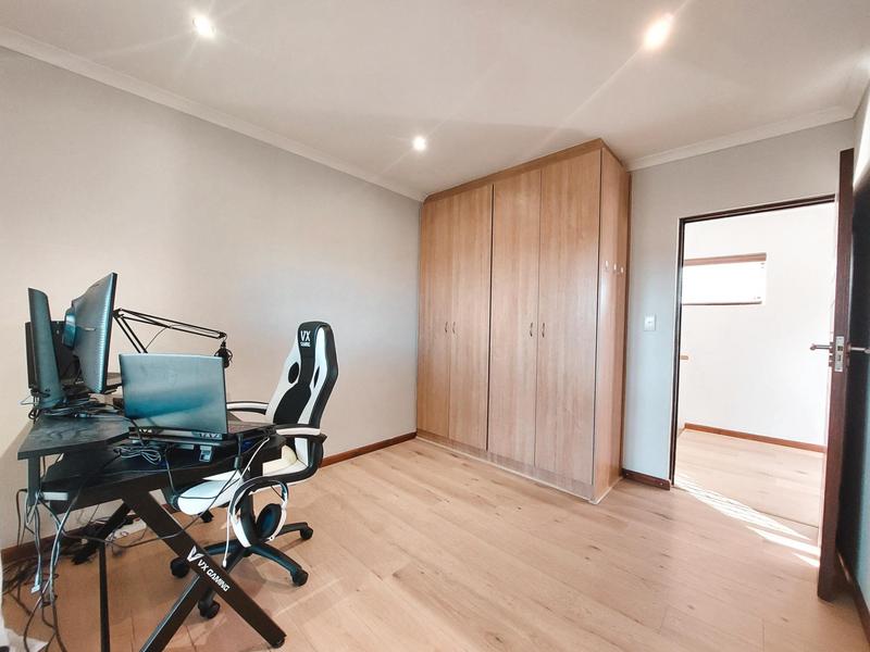 3 Bedroom Property for Sale in Bloemhof Western Cape